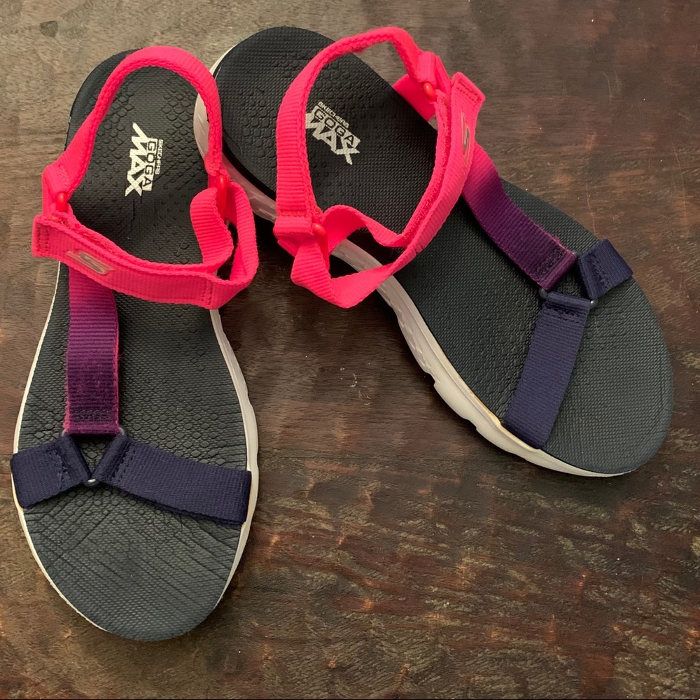 Sketchers Goga Max Velcro sandals sz 7